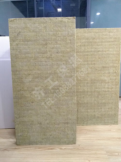 保溫板為什么具有防水、防腐功能呢